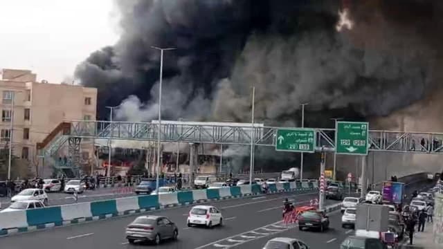 Tahran'ın Batısında Çıkan Yangına Acil Müdahale